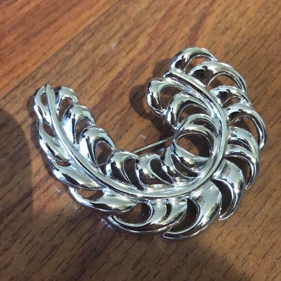 Monet silver pin - Picture 1 of 5